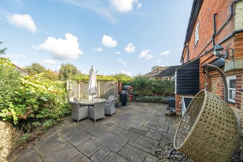 112 The Street, Puttenham, Guildford, GU3 1AU