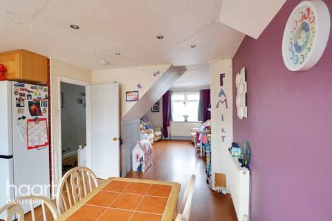8 Kingsridge Gardens, Dartford, DA1 3AB