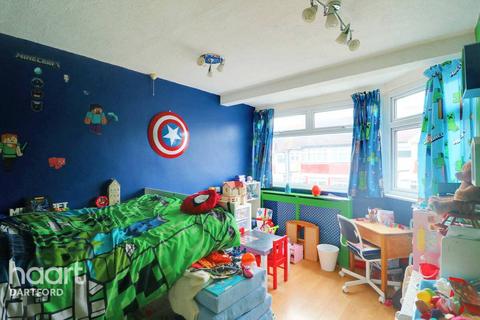 8 Kingsridge Gardens, Dartford, DA1 3AB