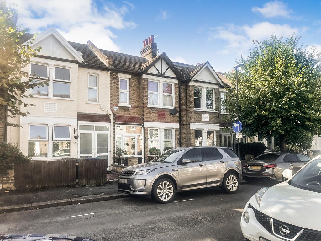 Aston Road, Raynes Park, London 2 bed flat £1,850 pcm (£427 pw)