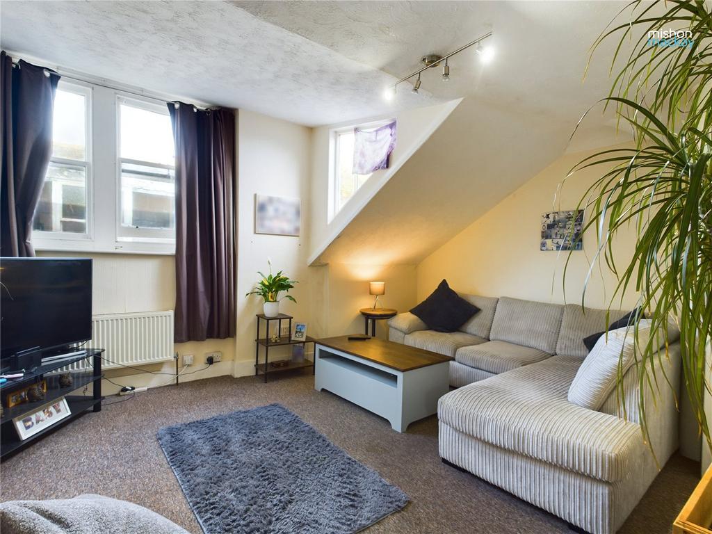 Fourth Avenue, Hove, East Sussex, BN3 2 bed apartment for sale £300,000