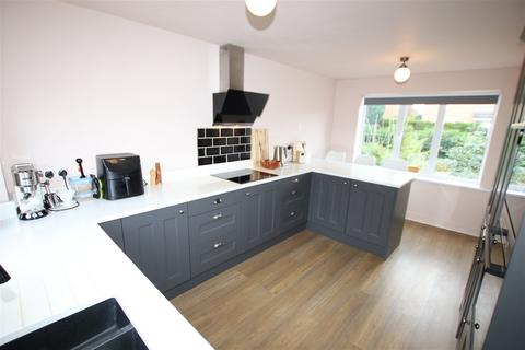 12 Tennyson Close, Penistone, Sheffield, S36 6GY