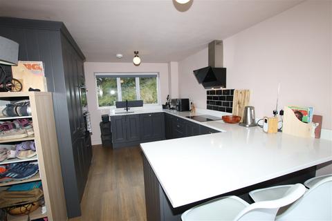 12 Tennyson Close, Penistone, Sheffield, S36 6GY
