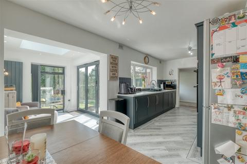 144 Foxlydiate Crescent, Redditch, B97 6NP