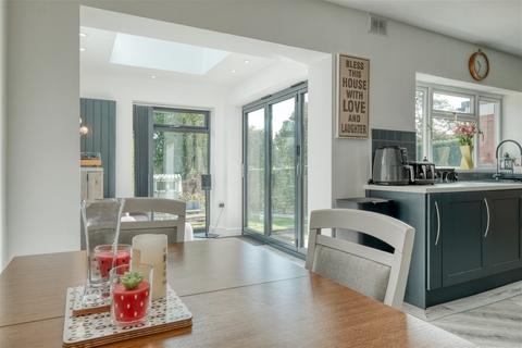 144 Foxlydiate Crescent, Redditch, B97 6NP