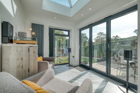 144 Foxlydiate Crescent, Redditch, B97 6NP
