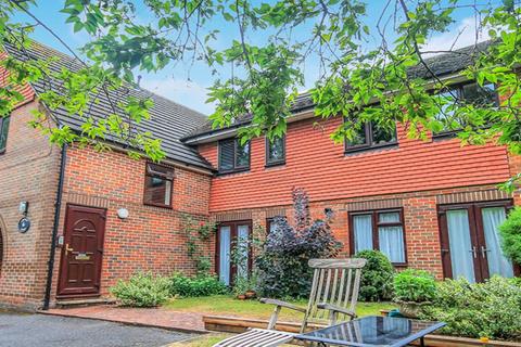 undefined, Lincoln Court