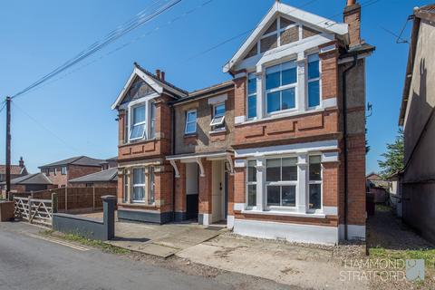 3 bedroom semi-detached house for sale, New North Road, Attleborough