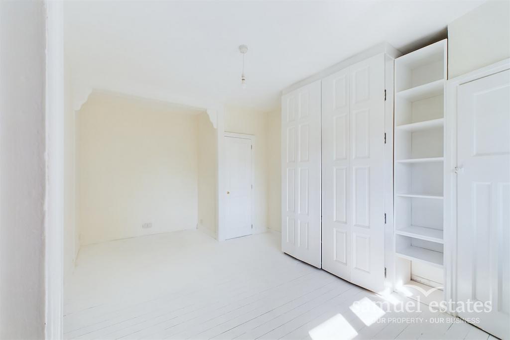 Tudor Close, Brixton Hill, Brixton, SW2 Studio £1,100 pcm (£254 pw)