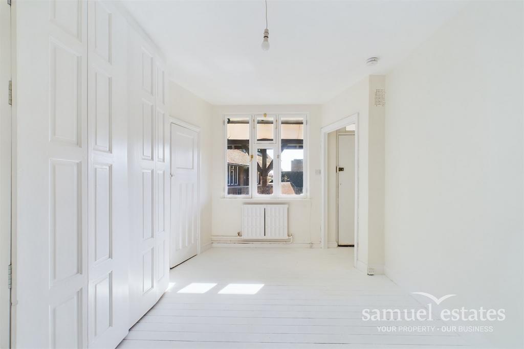 Tudor Close, Brixton Hill, Brixton, SW2 Studio £1,100 pcm (£254 pw)