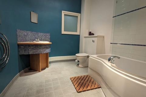 1 bedroom apartment to rent, Vassalli House, Central Road