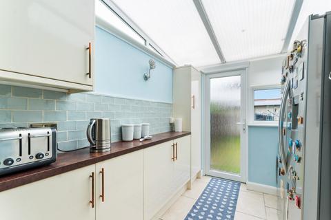 3 bedroom end of terrace house for sale, Guildford Way, Wallington