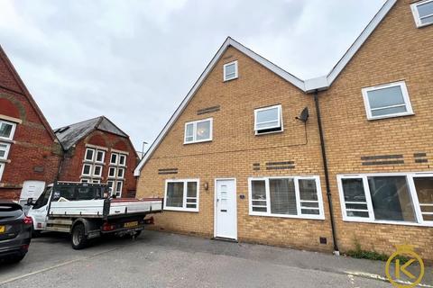 3 bedroom end of terrace house to rent, Balliol Road