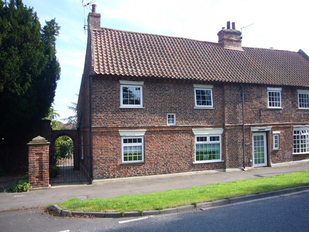 High Street, Airmyn, Nr Goole, DN14 8LF 4 bed semidetached house for