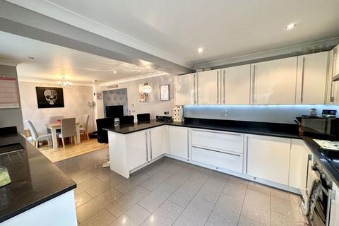 4 bedroom terraced house for sale, Thistlefield Close, Bexley