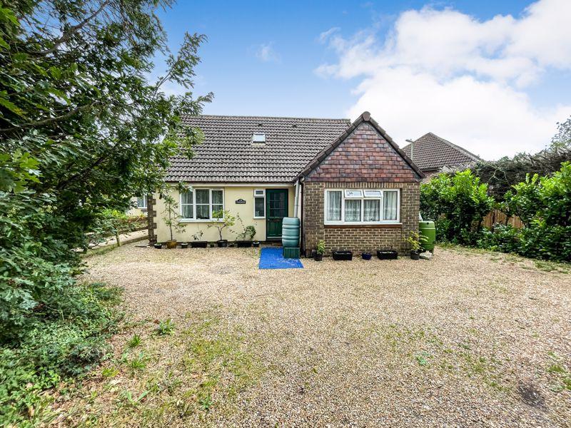 Grange Road, Hedge End, SO30 2FL 3 bed detached bungalow for sale £