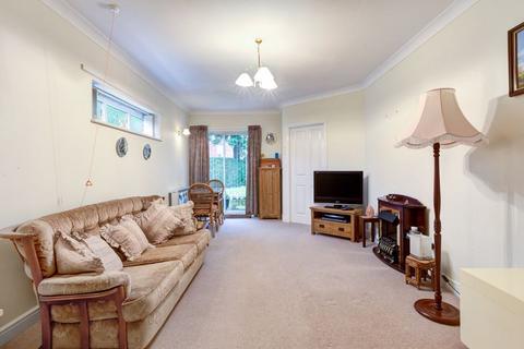 2 bedroom apartment for sale - Apple Close, West Heath