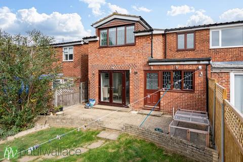 49 Chapelfields, Stanstead Abbotts, Ware, SG12 8HZ