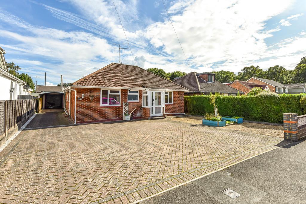 Avenue, Waterlooville PO8 2 bed detached bungalow for sale