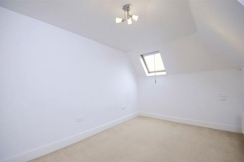 2 bedroom flat to rent, Ashley Place, Walton-On-Thames
