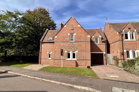 4 bedroom detached house to rent, Home Farm Close, Kelham, Newark