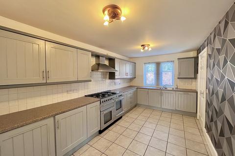 4 bedroom detached house to rent, Home Farm Close, Kelham, Newark