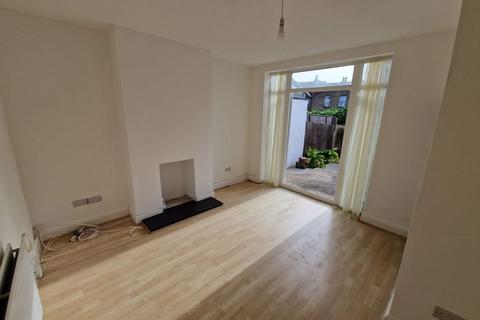 3 bedroom terraced house to rent, Midhurst Avenue, Croydon