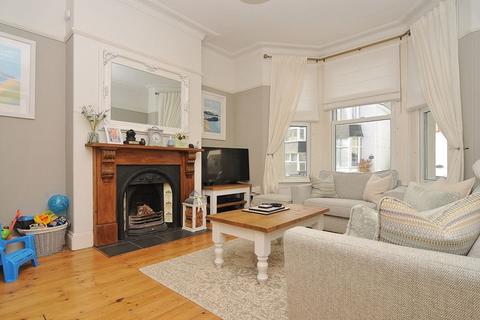 3 bedroom terraced house for sale - Home Park Avenue, Plymouth. Well Presented Peverell Family Home with Garage and Garden.