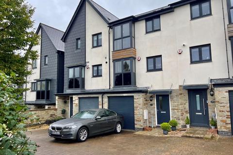 4 bedroom terraced house for sale - Runway Road, Derriford, Plymouth. A simply gorgeous 4/5 bedroomed family 'Town House' in exceptional...