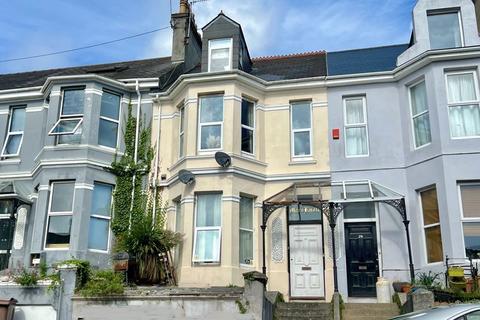 3 bedroom apartment for sale - Elm Road, Mannamead, Plymouth. A beautifully presented 3 Bedroom Maisonette with a fabulous living room + Garden !