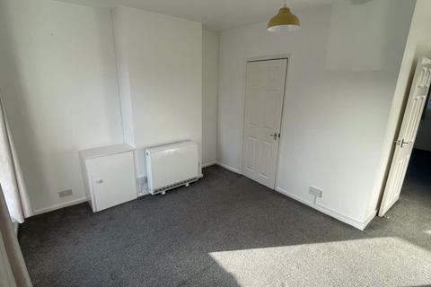 1 bedroom flat to rent, Downing Street, Sutton-In-Ashfield, NG17 4EF