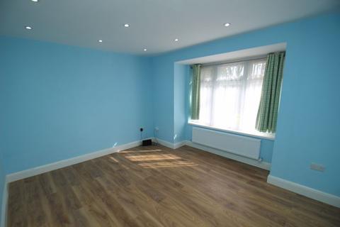 3 bedroom semi-detached house to rent, Stoke Poges Lane, Slough, SL1