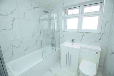 3 bedroom semi-detached house to rent, Stoke Poges Lane, Slough, SL1