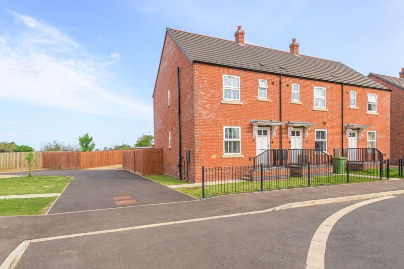 Eton Way, Boston 2 bed semidetached house £825 pcm (£190 pw)