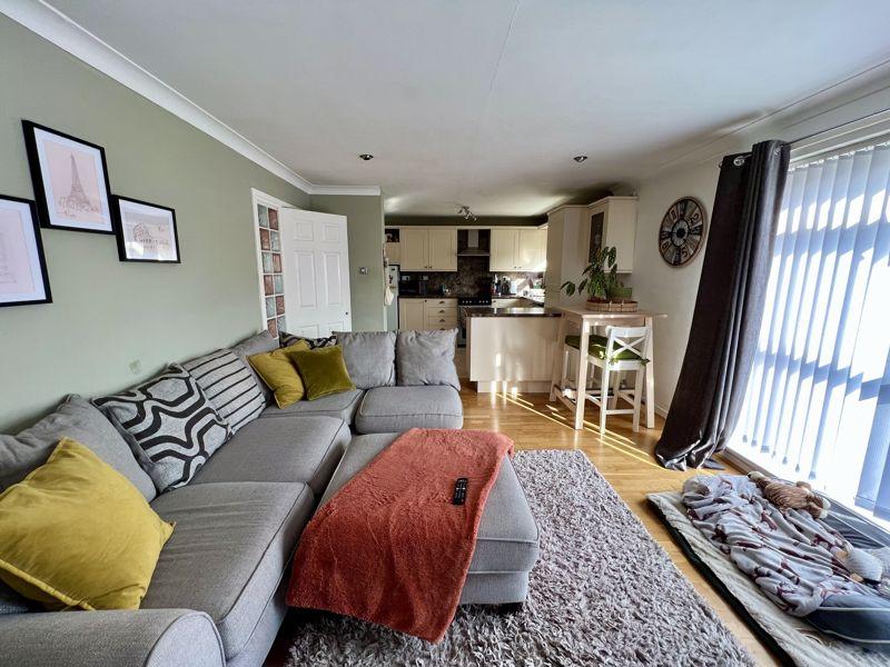Augusta Court, Hadrian Park, Wallsend 2 bed flat £110,000