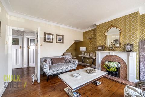 110 Pettits Lane, Romford, RM1 4EJ