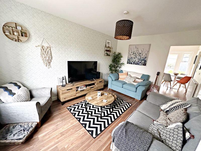 Dowling Drive, Pershore 2 bed end of terrace house £235,000