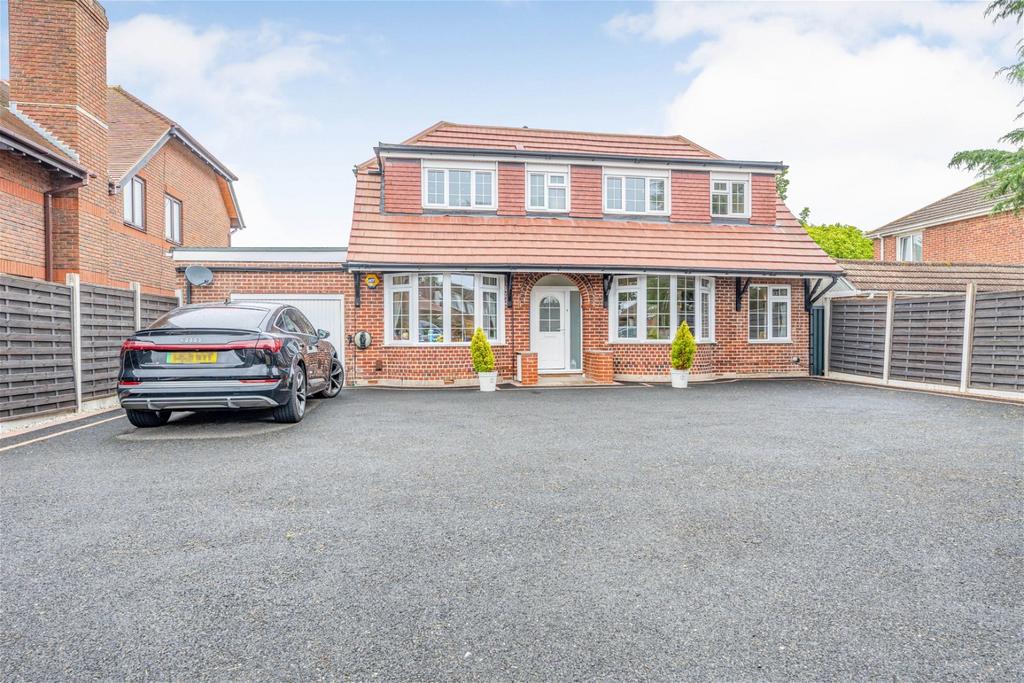 Portchester Road, Fareham PO16 4 bed detached house for sale £800,000