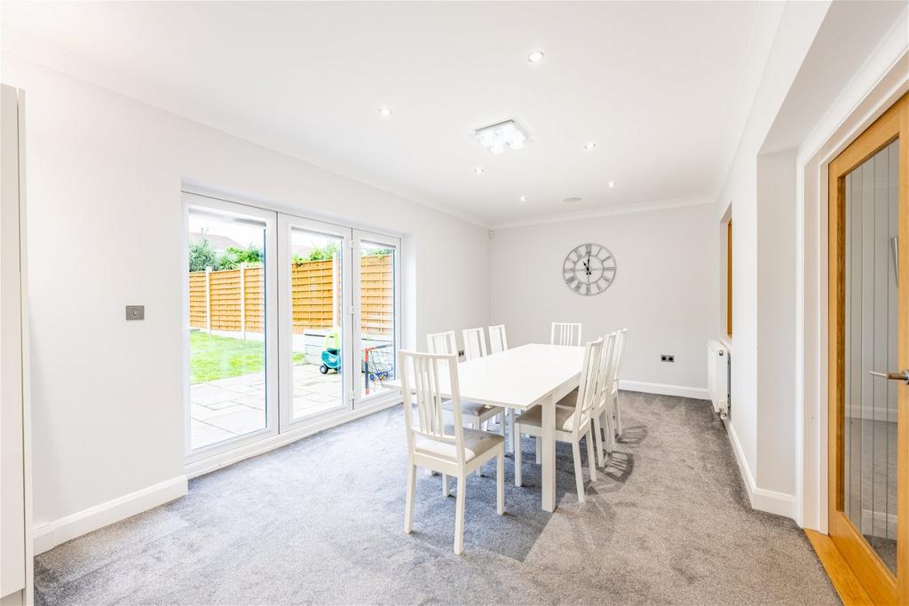 Portchester Road, Fareham PO16 4 bed detached house for sale £800,000