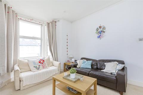 4 bedroom flat to rent, Cambray Road, London, SW12