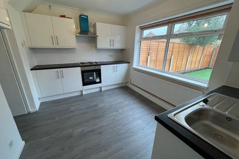 3 bedroom semi-detached house to rent, Worsley, Manchester M28