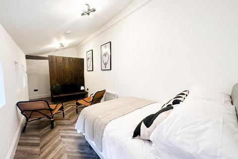 6 bedroom property for sale, Queen St - 3 x 2 bed Ready To Go Investments, Wolverhampton, WV1