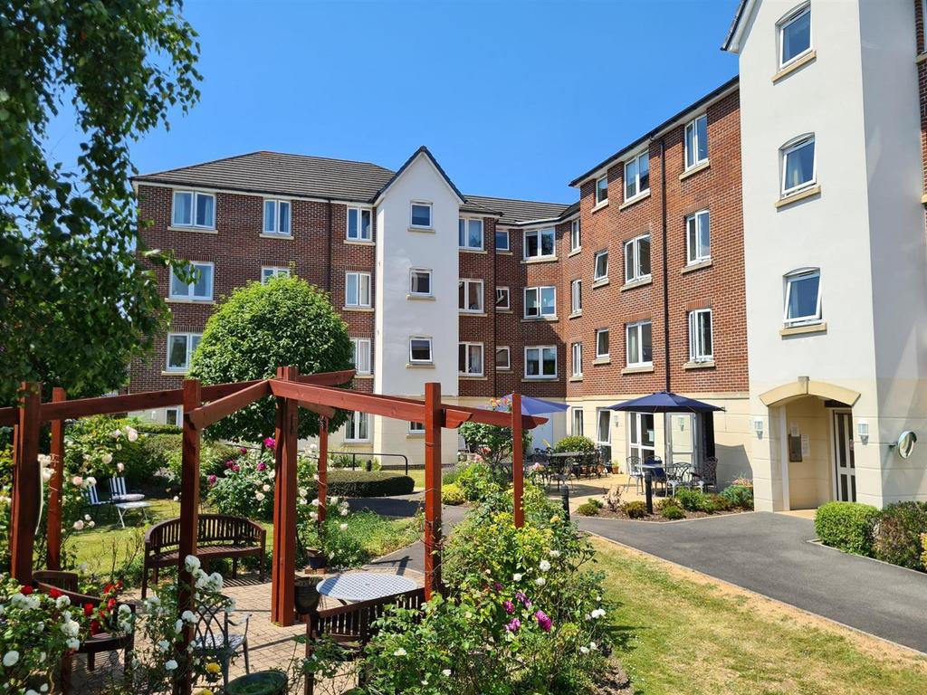 Windsor Way, Aldershot 1 bed retirement property for sale £25,000