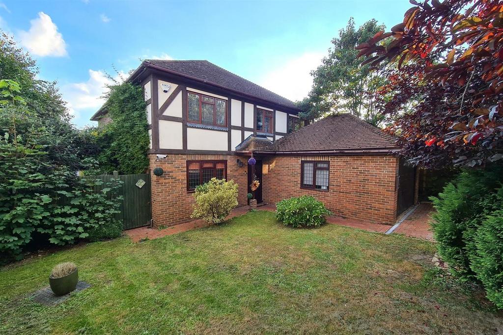 Bridge Road, Aldershot 5 bed detached house for sale £700,000