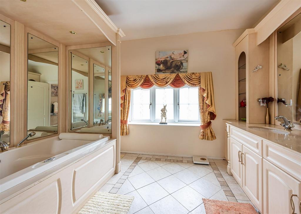 Elan Ridge-bed1 ensuite.jpg