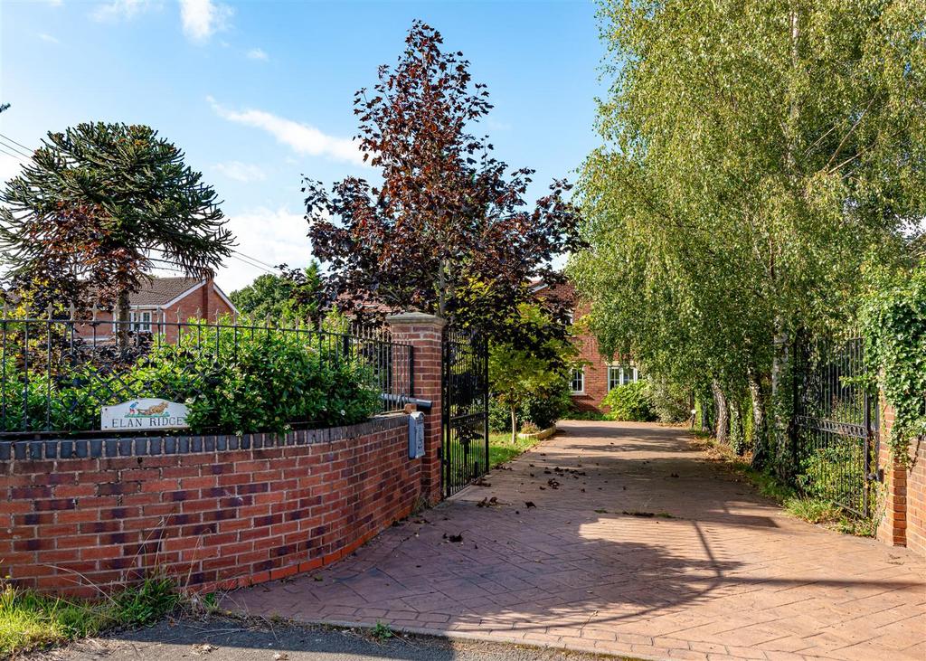 Elan Ridge-front3.jpg