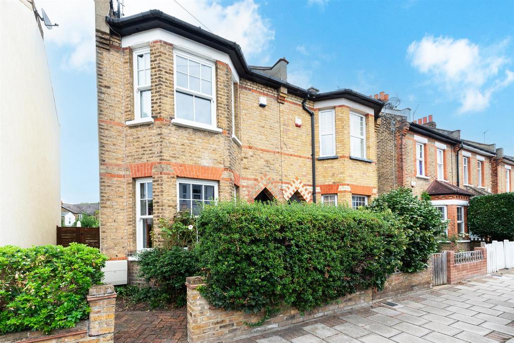 Shortlands, Bromley, BR2 3 bed semidetached house for sale £675,000