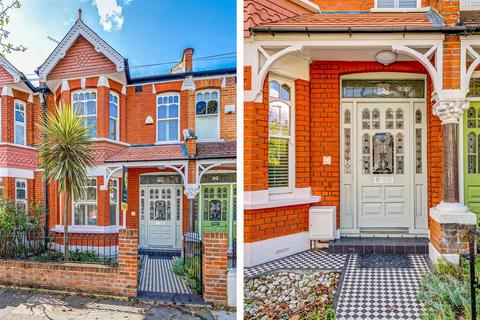 15 Normanton Avenue, London, SW19 8BA