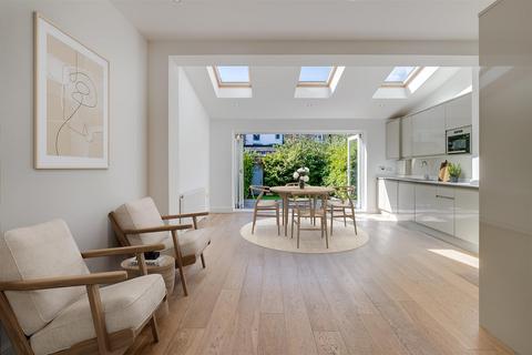 15 Normanton Avenue, London, SW19 8BA