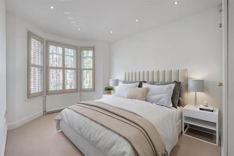 15 Normanton Avenue, London, SW19 8BA
